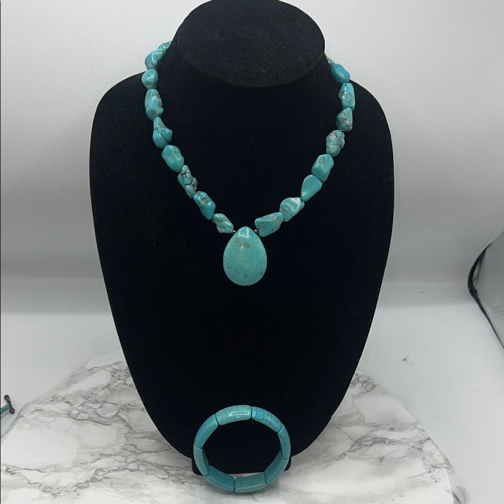 Turquoise Beaded Necklace andโBracelet Set